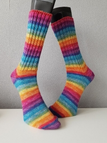 gestrickte Socke  Gr42/43 Regenbogenfarben - Handarbeit kaufen