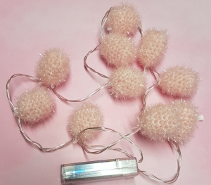 Girlande - LED Lichterkette mit zehn rosa Kugeln - mit Liebe ♥ gehäkelt von Manuela Neuwöhner - tolles Lichtobjekt für das Babyzimmer entdecken - Handarbeit kaufen