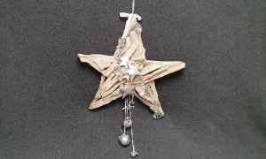 Türkranz, Wandkranz in Form eines Sternes mit LED Beleuchtung - silber und weiß mit genähten Sternen bestellen - Handarbeit kaufen