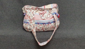 Lässige genähte Schultertasche oder Boho Bag zum Wenden mit den Farben weiß, rot, blau, grün kaufen