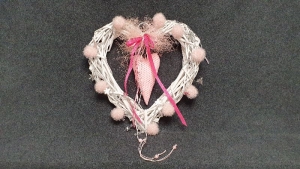 Rattankranz in Herzform mit Beleuchtung - weiß, rosa, pink - genäht, gehäkelt, dekoriert - einfach ansehen - Handarbeit kaufen
