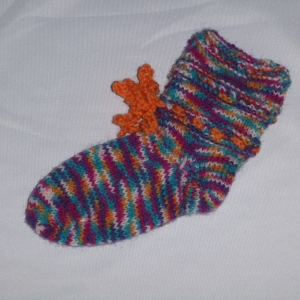 handgestrickte Baby-Socken mit Binde-Band in  bunt 18/19 - Handarbeit kaufen