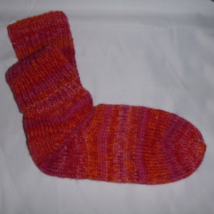 handgestrickte super dicke Socken in rot-orange 40/41 sunset - Handarbeit kaufen