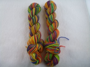 Handgefärbte Sockenwolle im Ministrang (4-fädig; 20 gr/ 84m) Regenbogen