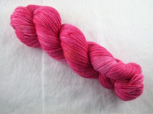 handgefärbte Sockenwolle ( 6-fädig) *extra kuschelig* (100gr/ 280m) pink - Handarbeit kaufen