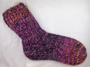 Handgestrickte extra dicke Socken in Größe 38/39 lila/schwarz mit Glitzer