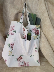 Statt Plastiktüte: Edler Einkaufsbeutel mit Blumenmotiv