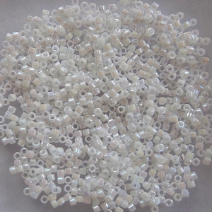5 gr. Miyuki Delica, Zylinderperlen, white pearl ceylon, zum Herstellen gefädelter oder gehäkelter Schmuckstücke aus Glasperlen 