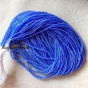 50 gr. böhmische Rocailles, blau irisierend, 1,8 mm