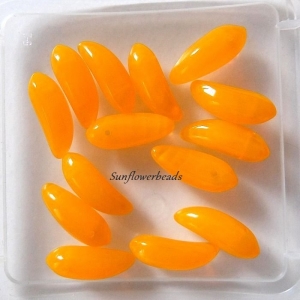 20 böhmische Glasperlen, Banana beads - orange opal - Handarbeit kaufen