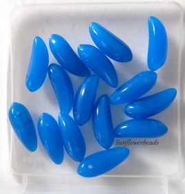 20 böhmische Glasperlen, Banana beads - hellblau alabaster  - Handarbeit kaufen