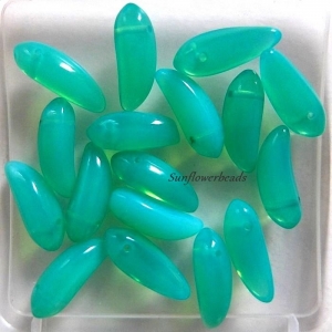 20 böhmische Glasperlen, Banana beads - hellgrün, mintgrün opal