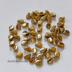 50 Blütenblätter, Preciosa Pip beads - jet gold - Handarbeit kaufen