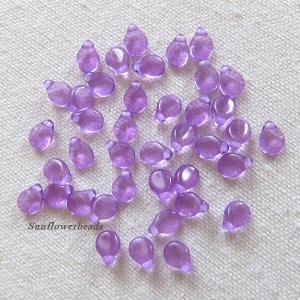 50 Blütenblätter, Preciosa Pip beads - crystal violet solgel - Handarbeit kaufen