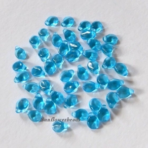 50 Blütenblätter, Preciosa Pip beads - aquamarine 