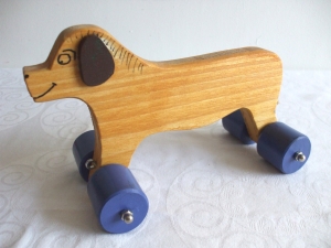 Handgefertigter Spielzeug-Hund aus Holz für Kinder, zum Nachziehen und Schieben -Deutsche Handarbeit-    