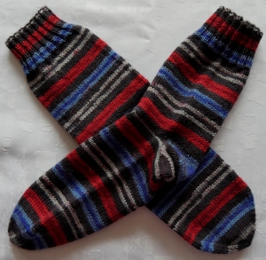 handgestrickte Socken Gr. 36-37 in rot/blau gestreift - Handarbeit kaufen