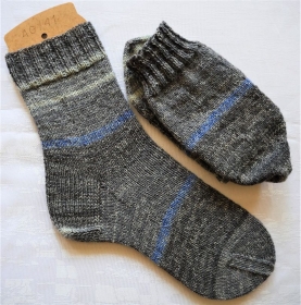 handgestrickte Socken Gr. 40/41 in grau-blau-gestreift