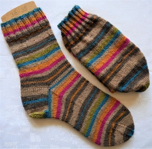 handgestrickte Socken Gr. 38/39 in bunt-gestreift - Handarbeit kaufen