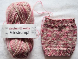 handgestrickte Socken in Wunschgröße rosa/weiß gestreift - Handarbeit kaufen