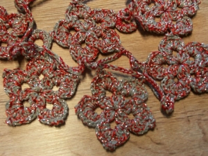 Weihnachtsgirlande Rot - Silber - Grau - 1.50cm - Handarbeit kaufen