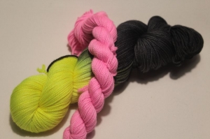 Handgefärbte HighTwist-Sockenwolle Set 21/39 (nicht nur für Socken) von Farbenspielerei - Handarbeit kaufen