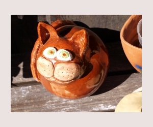 braune keramik Katze