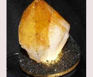 beleuchteter Citrinkristall