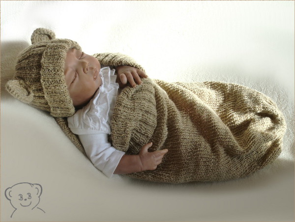 Baby Kuschelsack und Mütze Design Teddy