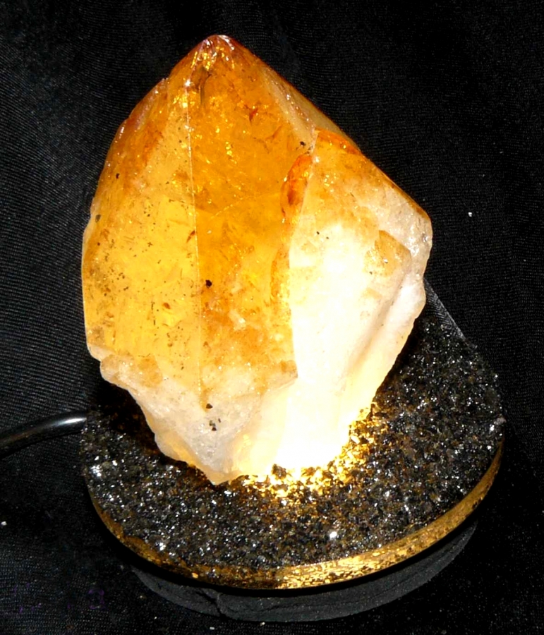 beleuchteter Citrinkristall